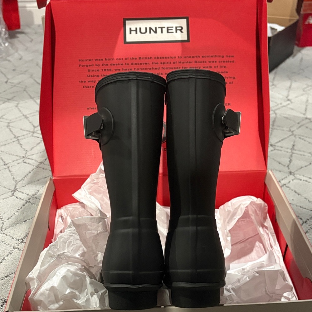 Hunter Classic Black Waterproof Boots - Picture 2 of 4